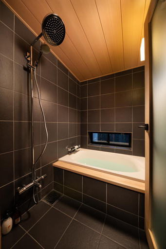 Bathroom 3, Kanade Inarisandomae, Kyoto