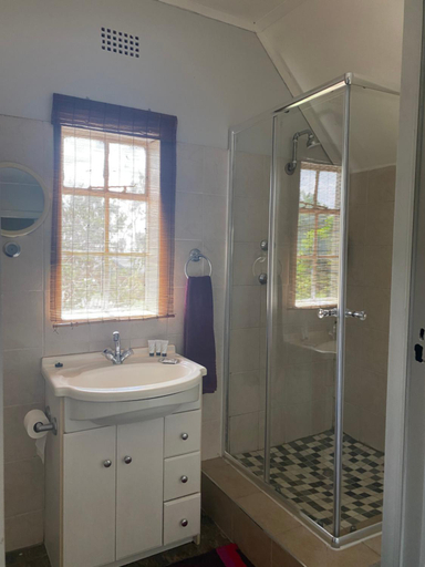 Bathroom 2, Ndzuti Guest House, Nkangala