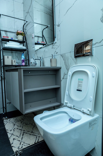 Bathroom 3, 233 Boulevard-Cantonments by Quao Realty, Accra