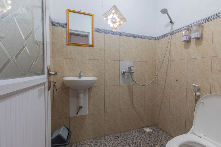 Bathroom 19