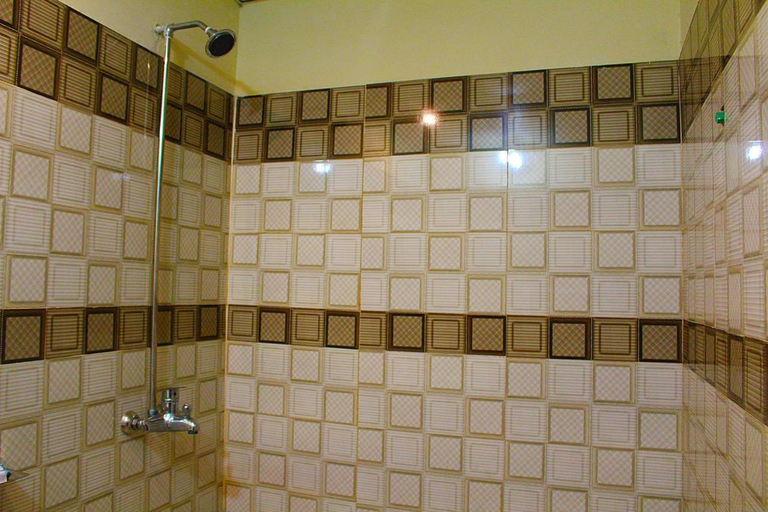 Bathroom 3, Hotel Day inn, Lahore
