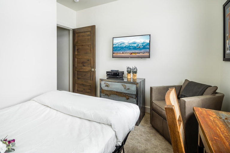 Room 2, 8 Alpine Bend 3 Bedroom Home by Moonlight Basin Lodging, Madison
