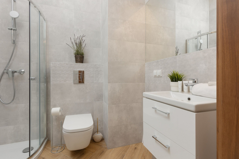 Bathroom 4, Srodziemnomorska Warsaw by Renters, Warsaw