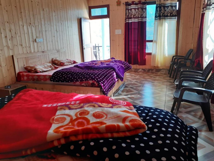 Bedroom 2, Shiva mountain guest house & Cafe, Kullu