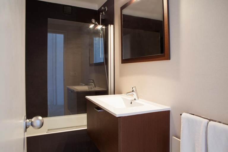 Bathroom 4, Can Miquel, Girona