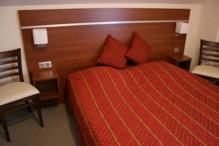 Bedroom 2, Logis Hotel-Restaurant De La Poste, Bas-Rhin