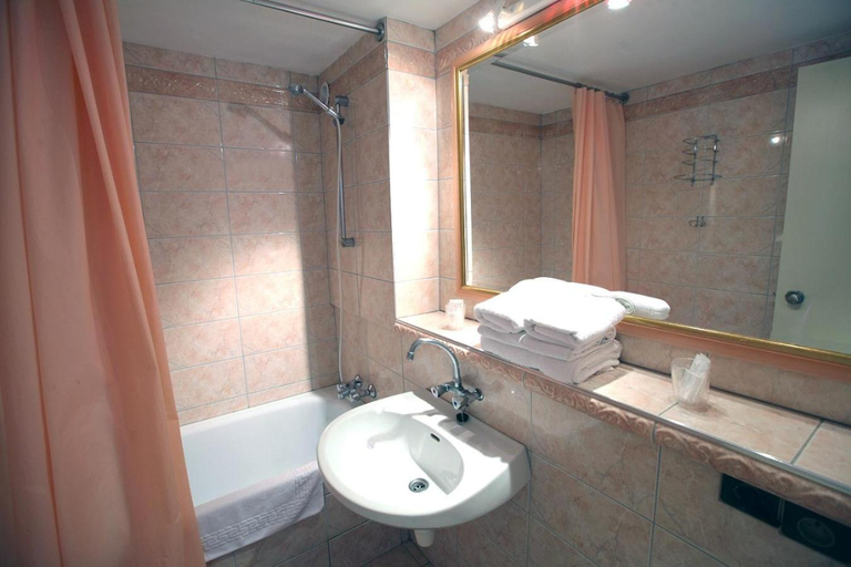 Bathroom 3, Hotel Restaurant Au Relais D'Alsace, Haut-Rhin