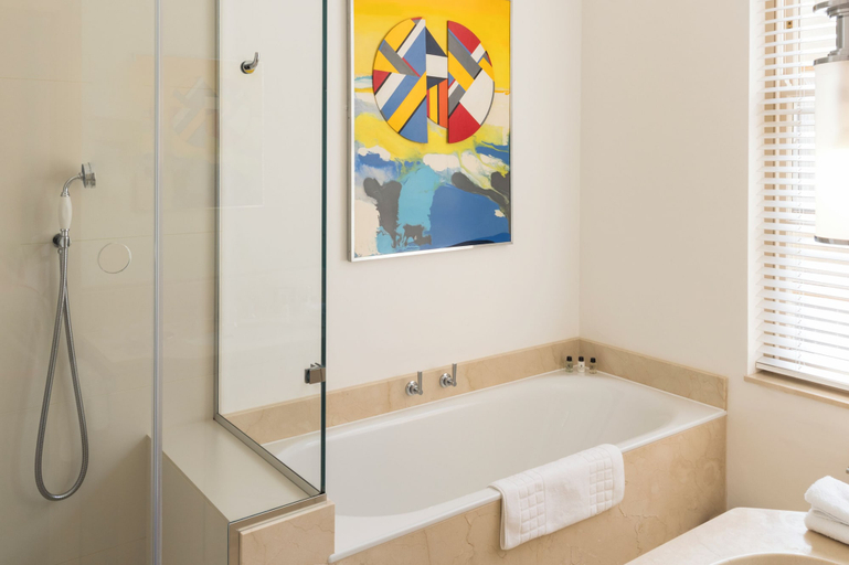 Bathroom 4, Old Bank Hotel, Oxfordshire