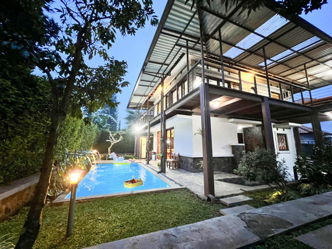 Swimming Pool 13