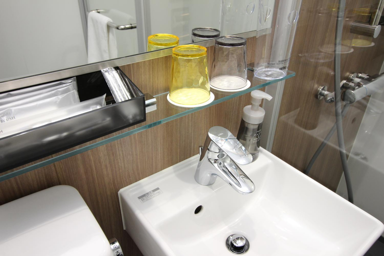 Bathroom 16