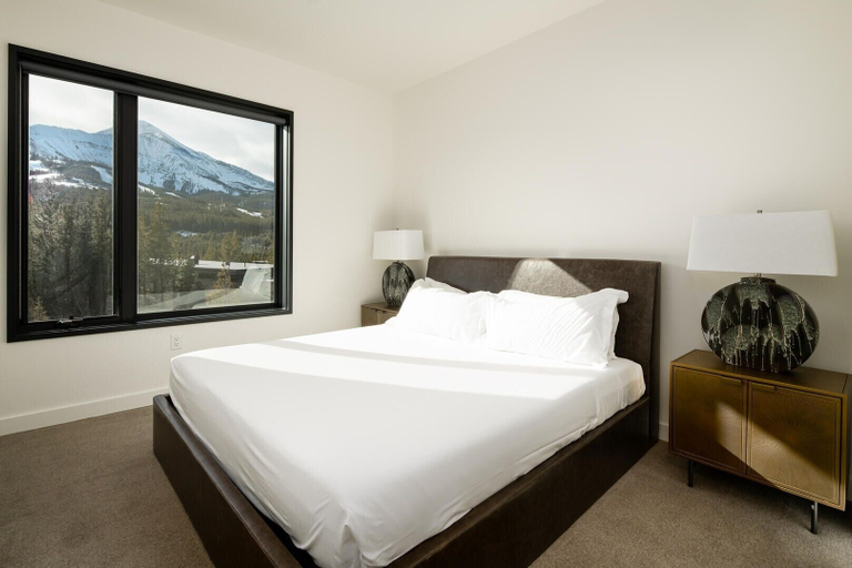 Room 3, 204 Lakelodge 2 Bedroom Condo by Moonlight Basin Lodging, Madison