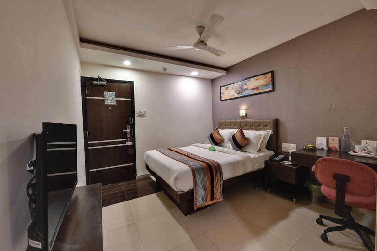 Bedroom 3, Click Hotel Yuvraj, Surat