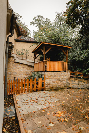 Ferienwohnungen an der Salvatorkirche - zentrales Apartmenthaus mit Terrasse, Coburg