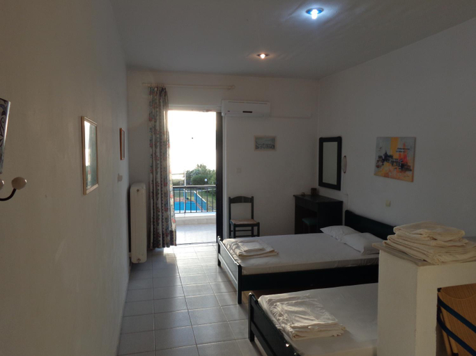 Others 5, Porto Kairis, Central Greece
