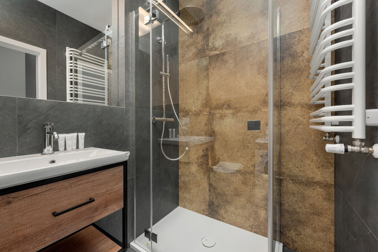 Bathroom 4, Stylish Apartment in Wroclaw by Renters, Środa Śląska