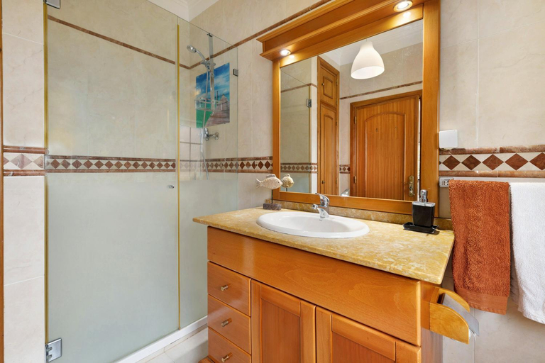 5, Family Friendly Villa Aroeira Golf, Almada