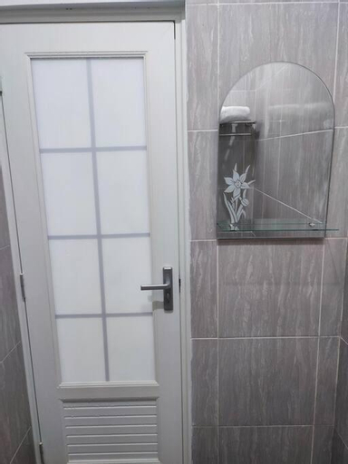 Bathroom 14