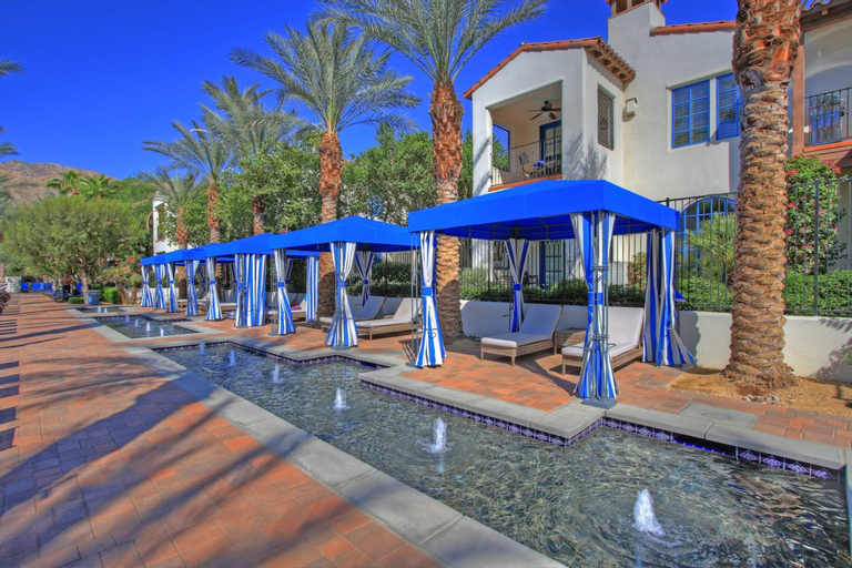 LV111 Downstairs 1 Bedroom Legacy Villa Lock-Off, Riverside