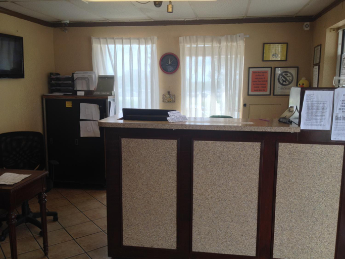 Public Area 2, Austin Motor Inn, Travis