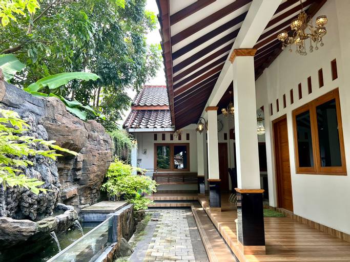 Exterior & Views 5, Joglo Satrio Pinayungan Villa, Bantul