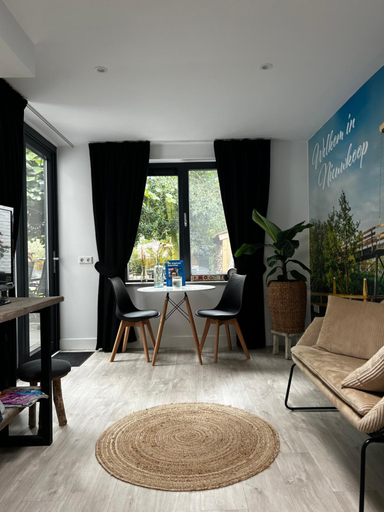 Others 5, Casa aan de Plas, B&B met sauna en hottub of jacuzzi, Nieuwkoop