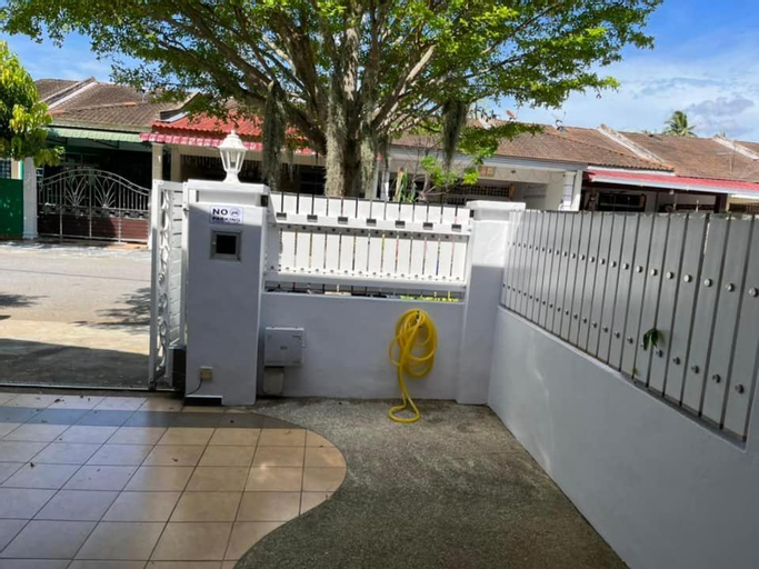 Exterior 12