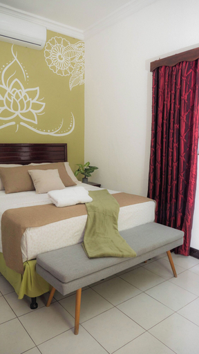 Bedroom 4, AMINA Inn, Flores