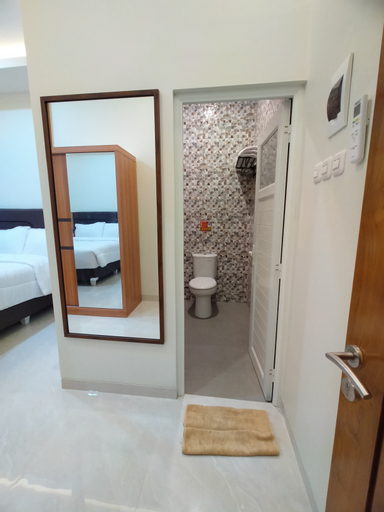 Bathroom 13