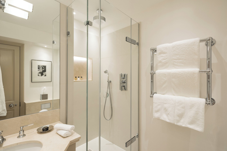 Bathroom 4, Old Bank Hotel, Oxfordshire