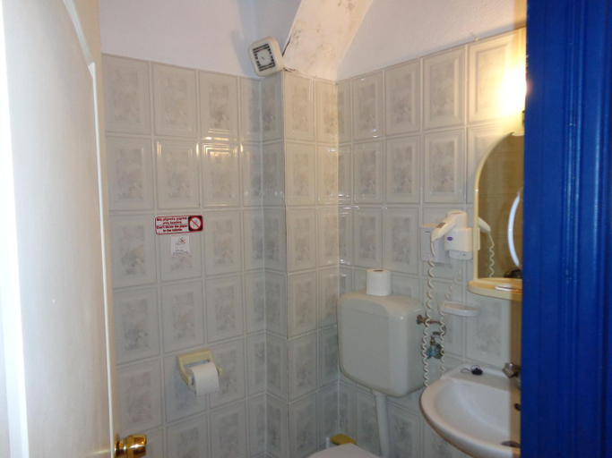 Bathroom 3, Porto Kairis, Central Greece