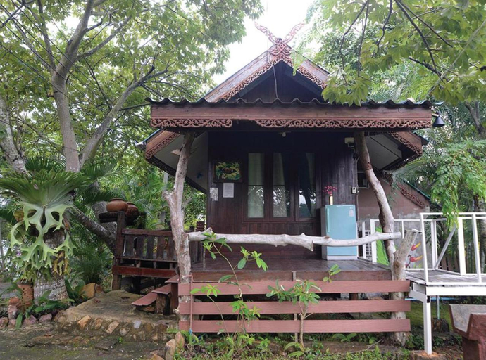 Exterior 1