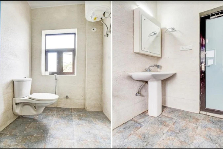 Bathroom, Goroomgo Hill Top Courtyard Shimla , Shimla