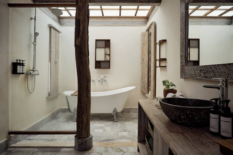 Bathroom 13