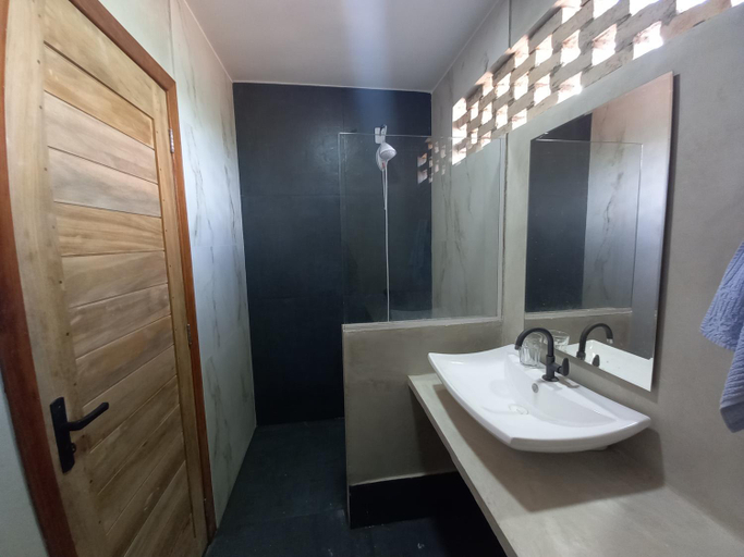 Bathroom 3, Zero Meia Um Pousada, Touros