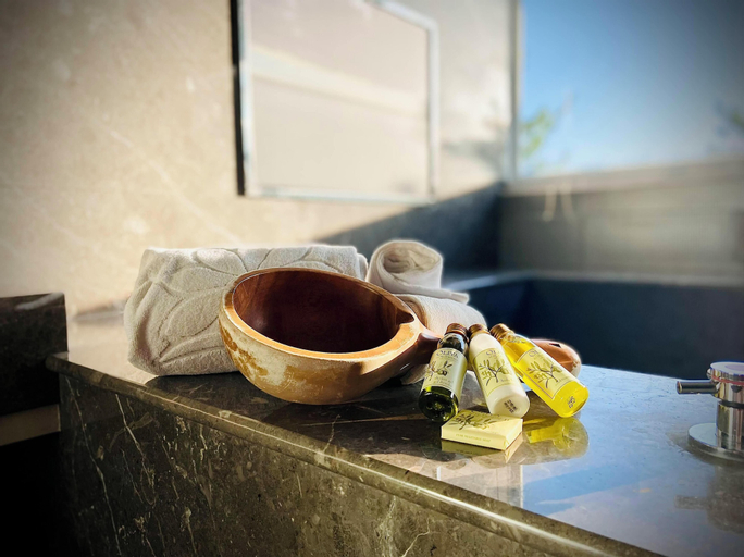 Food & Drinks