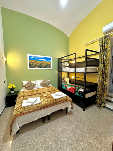 Bedroom 4, B&B Termini Colosseo Suite, Rome