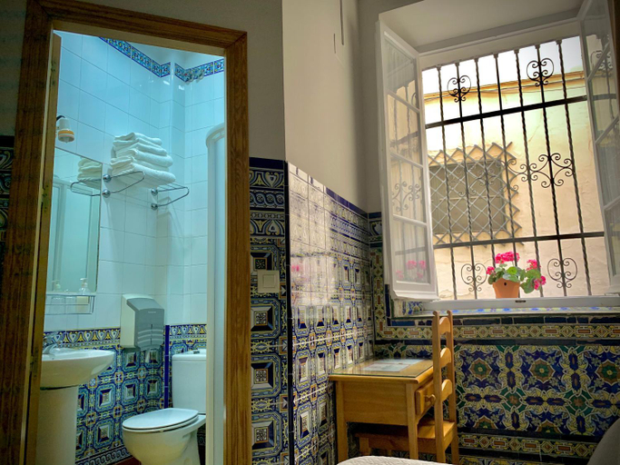 Bathroom 5, Hostal Lis, Sevilla