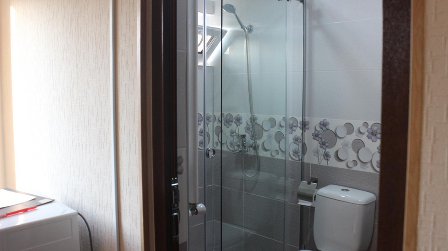 Bathroom 3, Hotel Tarasa, Tskaltubo