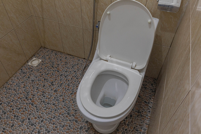 Bathroom 16