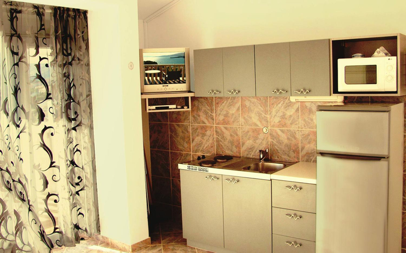 Others 5, Apartment for two persons with sea view in Trogir near the beach, Okrug