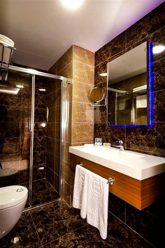 Bathroom 3, MAJURA HOTEL BUSINESS, Karşıyaka