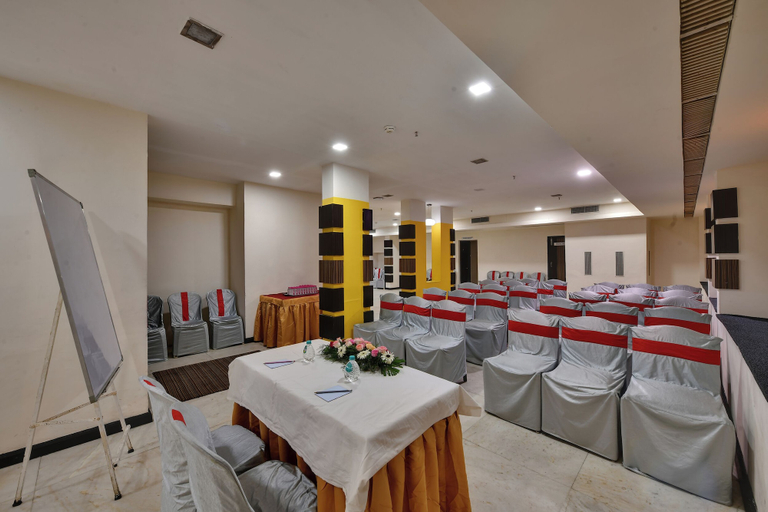 Food & Drinks 5, Click Hotel Yuvraj, Surat