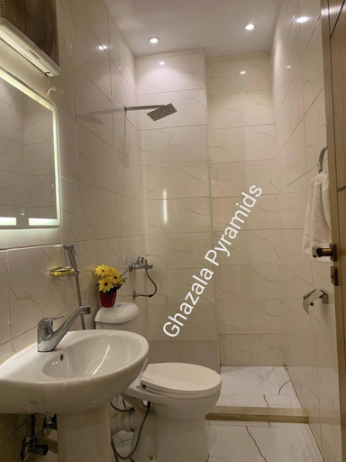 Bathroom, Gazala Pyramids View, Al-Ahram
