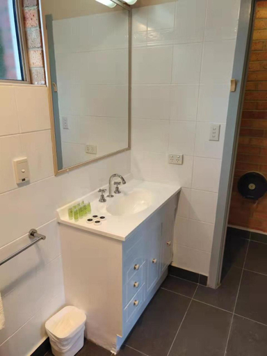 Bathroom 2, Coachman Motel and Holiday Units, Bass Coast - Phillip Is.