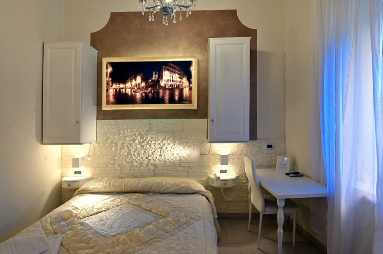 Bedroom 2, Hotel Central Giacomini, Brescia