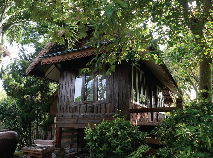 Exterior 6