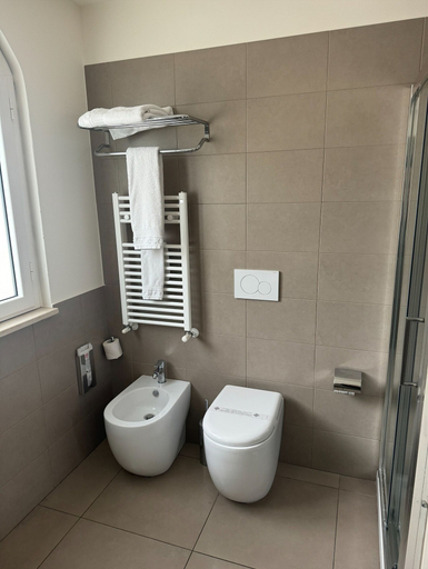 Bathroom 5, Airone City Hotel, Catania