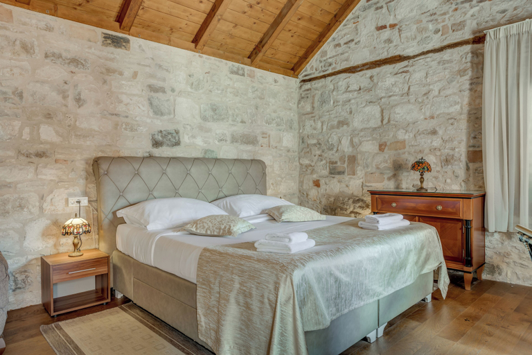 Bedroom 2, Emperor Suite - Beyond Timeless, Split