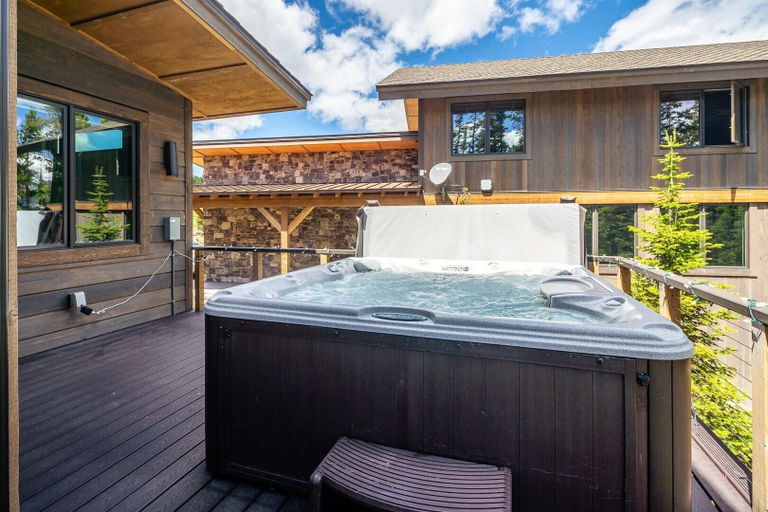 Outdoor spa tub, 8 Alpine Bend 3 Bedroom Home by Moonlight Basin Lodging, Madison