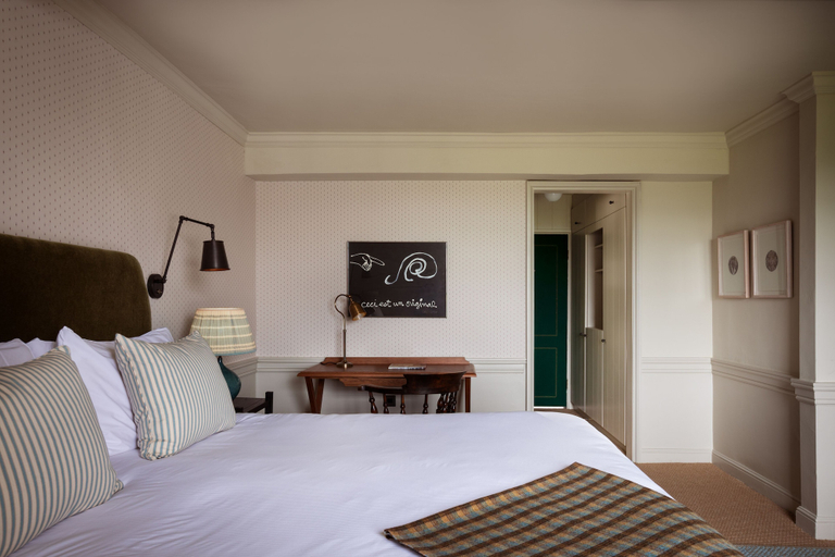 Bedroom 2, Cavendish Hotel, Derbyshire